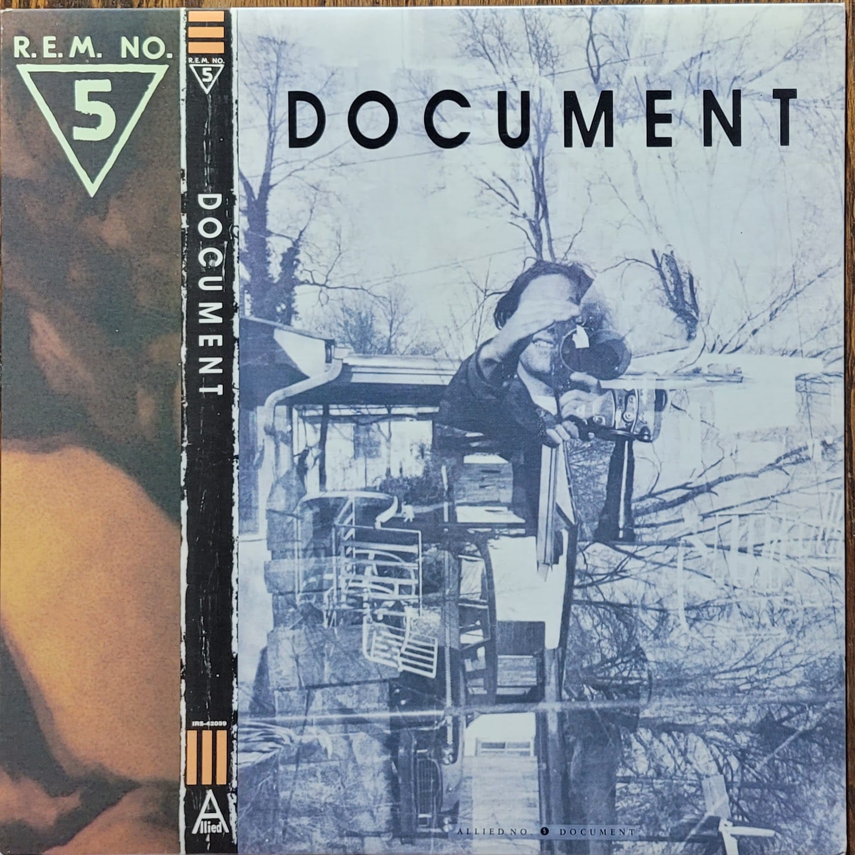 R.E.M. — Document — Canadian